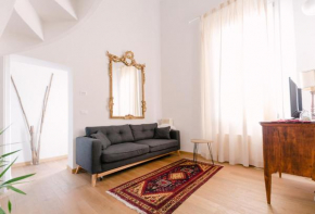 Grande, moderno appartamento in edificio storico Bologna